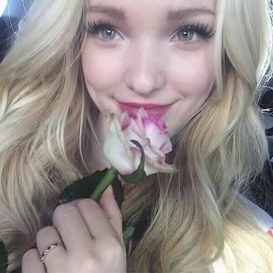 Dove Cameron, shown side by side with Elizabeth Farrell, known as the mini Dove